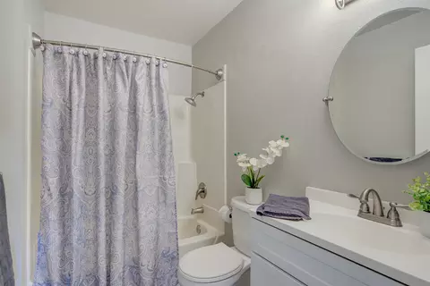 Bath - 841 Springer Dr, Redding, CA 96003 photo 1 of 4