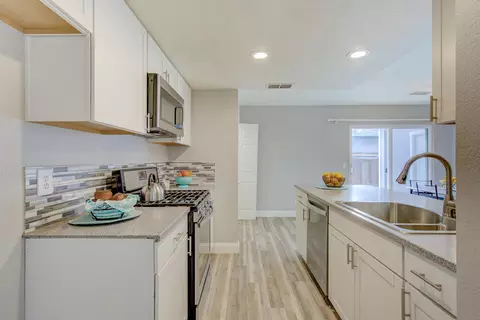 Kitchen - 841 Springer Dr, Redding, CA 96003 photo 3 of 5