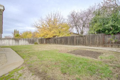Exterior - 841 Springer Dr, Redding, CA 96003 photo 3 of 5