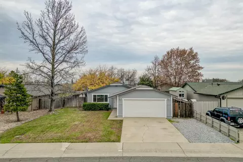 841 Springer Dr, Redding, CA 96003