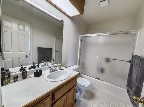 Bath - 1136 Burton Dr, Redding, CA 96003 photo 3 of 3