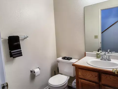 Bath - 1136 Burton Dr, Redding, CA 96003 photo 2 of 3