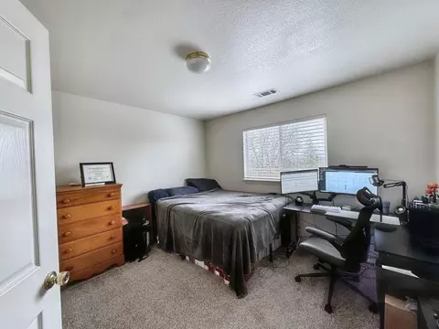 Bedroom - 1148 Burton Dr, Redding, CA 96003 photo 3 of 4