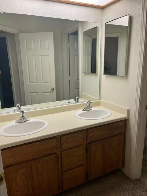 Bath - 1148 Burton Dr, Redding, CA 96003 photo 2 of 5