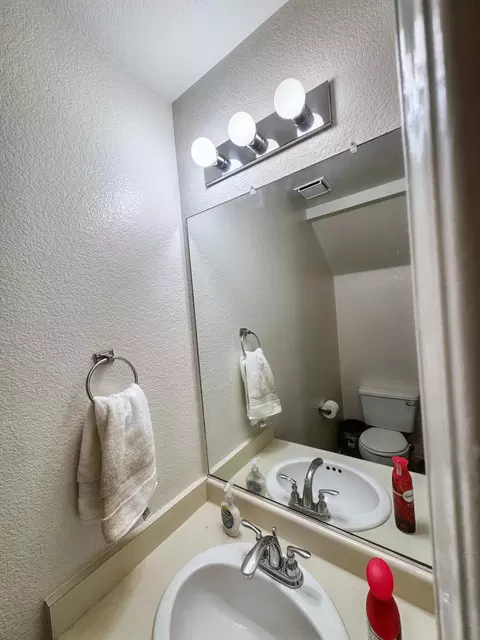 Bath - 1148 Burton Dr, Redding, CA 96003 photo 4 of 5