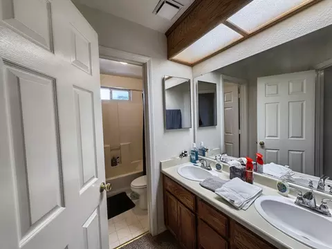 Bath - 1148 Burton Dr, Redding, CA 96003 photo 5 of 5