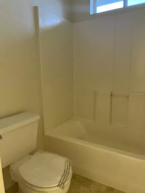 Bath - 1148 Burton Dr, Redding, CA 96003 photo 1 of 5
