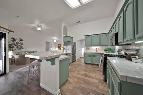 Kitchen - 4446 Heather Ridge Ln, Redding, CA 96001 photo 1 of 2