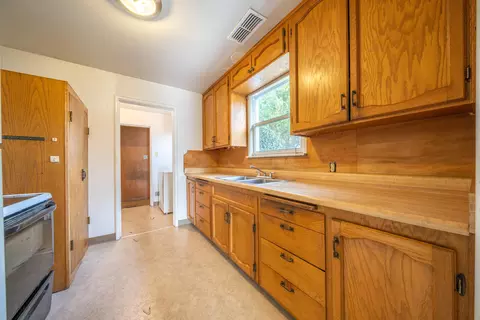 914 Yuba St, Redding, CA 96001 photo 8