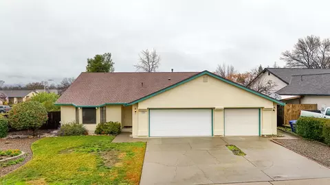 2124 Hacienda St, Redding, CA 96003 photo 2