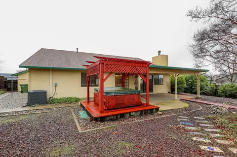 2124 Hacienda St, Redding, CA 96003 photo 20