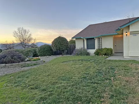 2124 Hacienda St, Redding, CA 96003 photo 3