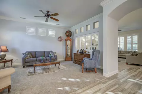 3042 Western Oak Dr, Redding, CA 96002 photo 4