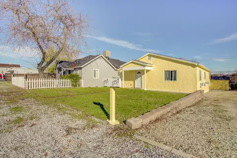 17551757 Pleasant St, Redding, CA 96001 photo 3