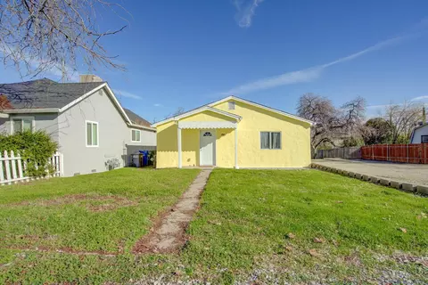 17551757 Pleasant St, Redding, CA 96001