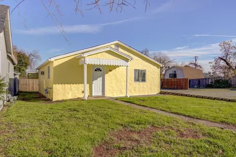 17551757 Pleasant St, Redding, CA 96001 photo 2