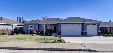 333 Bedrock Ln, Redding, CA 96003
