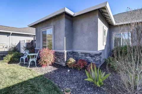 333 Bedrock Ln, Redding, CA 96003 photo 2