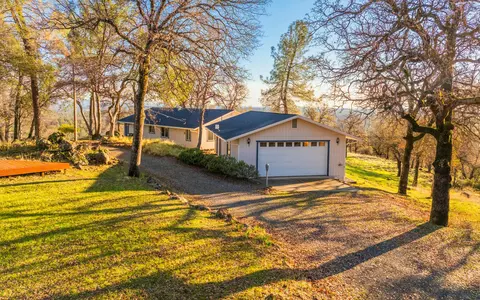 14000 Rugged Trl, Redding, CA 96003