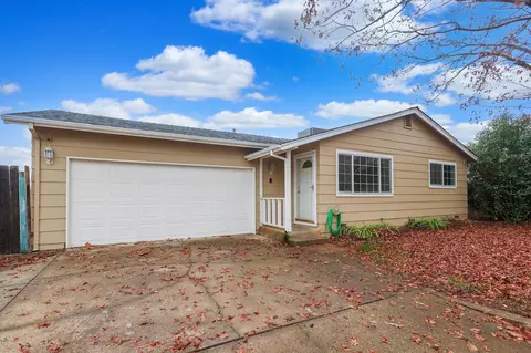3685 Scorpius Way, Redding, CA 96002 photo 2