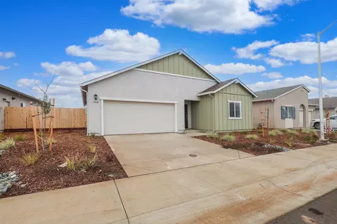 Exterior - 3076 Sebring Ave, Redding, CA 96002 photo 3 of 5