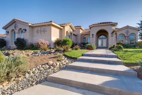 840 Santa Cruz Dr, Redding, CA 96003 photo 2