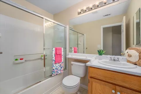 Bath - 1128 Grouse Dr, Redding, CA 96003 photo 3 of 3