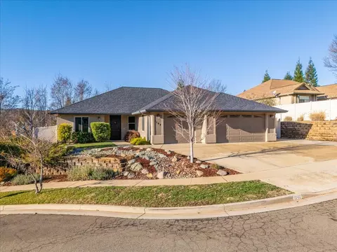 1148 Sunriver Ln, Redding, CA 96001