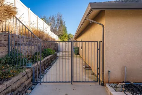 1148 Sunriver Ln, Redding, CA 96001 photo 49