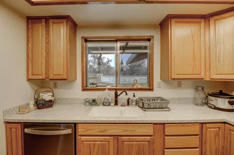 6755 Peach Ln, Redding, CA 96002 photo 8