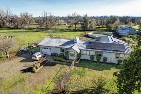 6755 Peach Ln, Redding, CA 96002