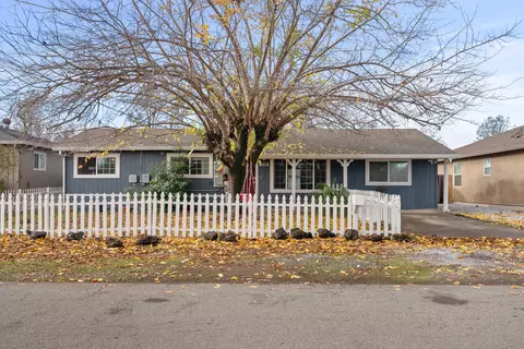 802 Ridge Rd, Redding, CA 96003