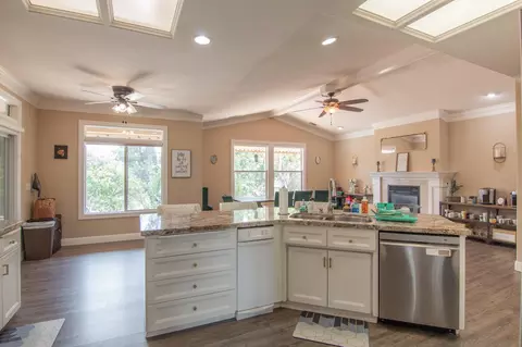 2664 Cumberland Dr, Redding, CA 96001 photo 10