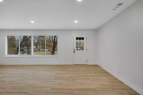 6000 Emerald Ln, Redding, CA 96001