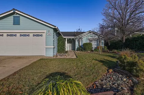 1428 Duck Tail Ct, Redding, CA 96003 photo 2