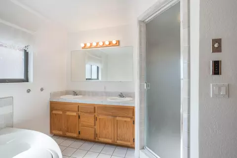 Bath - 22592 Fisher Rd, Red Bluff, CA 96080 photo 2 of 3