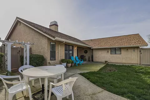 Exterior - 1974 Wineberry Path, Redding, CA 96003 photo 8 of 13