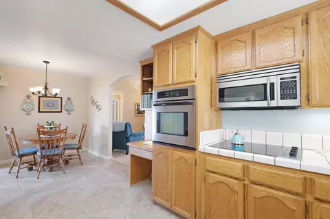 Kitchen - 1974 Wineberry Path, Redding, CA 96003 photo 3 of 5
