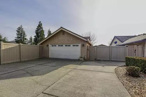 Exterior - 1974 Wineberry Path, Redding, CA 96003 photo 12 of 13