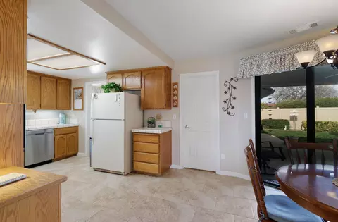 Kitchen - 1974 Wineberry Path, Redding, CA 96003 photo 1 of 5