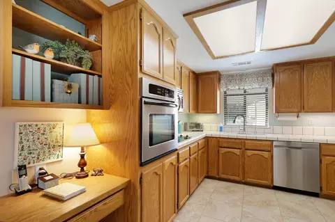 Kitchen - 1974 Wineberry Path, Redding, CA 96003 photo 2 of 5