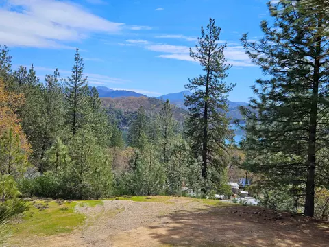 38 Acre Lake Dr, Lakehead, CA 96051
