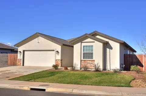 2801 Calaveras Ct, Redding, CA 96002