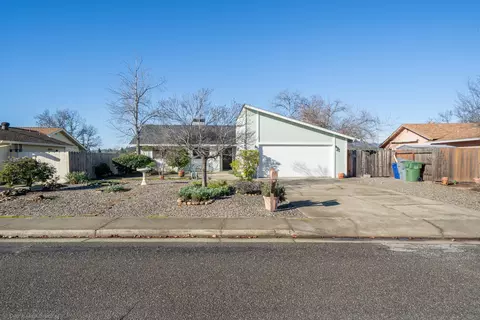 2947 Starlight Blvd, Redding, CA 96001 photo 2