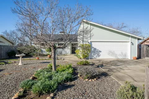 2947 Starlight Blvd, Redding, CA 96001