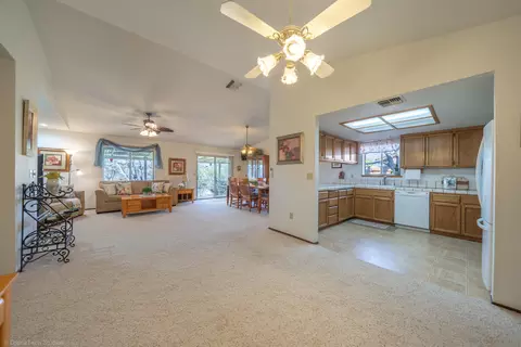 2947 Starlight Blvd, Redding, CA 96001 photo 9