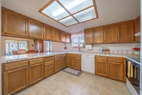 2947 Starlight Blvd, Redding, CA 96001 photo 13
