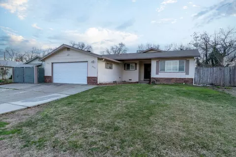 2055 Glengary Dr, Redding, CA 96001