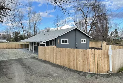 2526 N Bonnyview Rd, Redding, CA 96001
