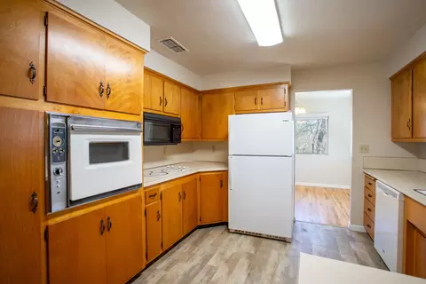 3495 Glenwood Dr, Redding, CA 96003 photo 4